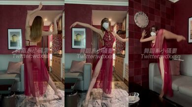 真实反差大学生！兰州市某艺术学校，极品一字马女神【舞蹈系小骚妻】露点才艺3P啪啪露出，母狗属性拉满 (2)