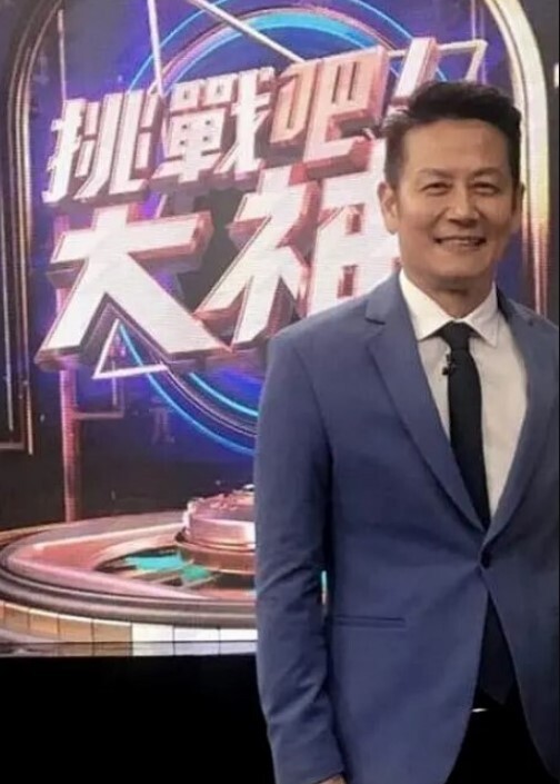极品大波浪萝莉被五个黑人中出潮喷 - 秒播不卡站
