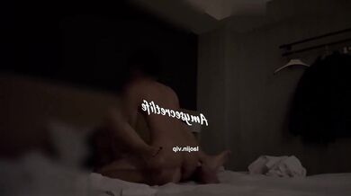 2025年8月最新【重磅】顶级淫妻【Amysecretlife】付费私拍，约啪各种猛男，年轻的肉体总是这么让人沉迷，好爽好刺激 (1)